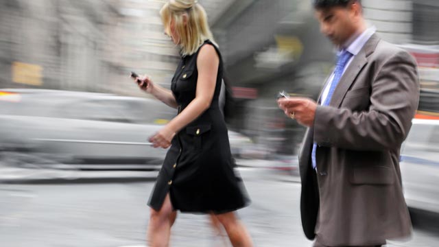 ABD’deki Yeni Yasa Tasarısıyla Telefonla Yürüme Yasaklanıyor