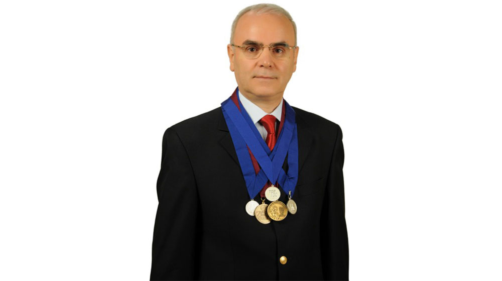 Bel ağrılarını hafife almayın, yaşlandıkça omurilik kanalı daralıyor…