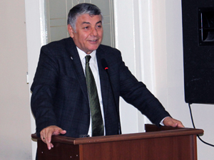 Şükrü Genç adaylık için bizi kullanıyor