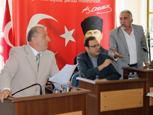 Belediyede vurgun var deyince meclis karıştı