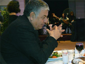 Şükrü Genç: Ben içeri girince alkışlayın!