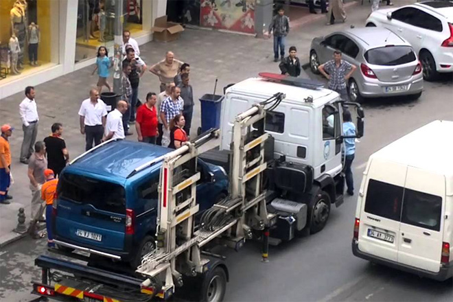 Sarıyerliler isyanda! Çekiciler ara sokaklara indi