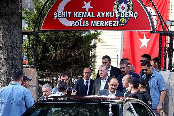 Erdoğan'dan Tarabya'daki polis merkezine bayram ziyareti