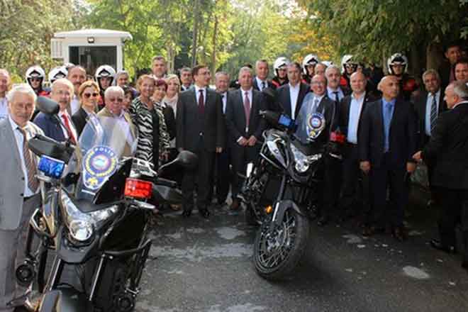 Sarıyer Emniyeti'ne 5 motosiklet ile 3 polis aracı bağışlandı
