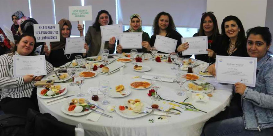 8 Mart'ta Sarıyer'de 320 kadın sertifika aldı
