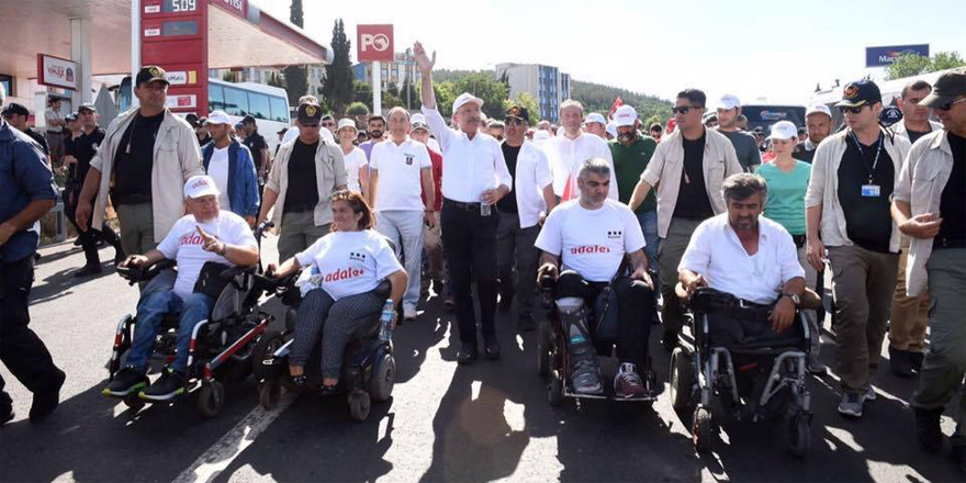 Adalet Yürüyüşü’ne tekerlekli sandalye ile katıldı 