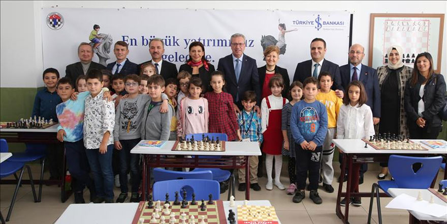 İş Bankası'nın 20 bininci satranç sınıfı Sarıyer Balahatun İlkokulu'nda açıldı