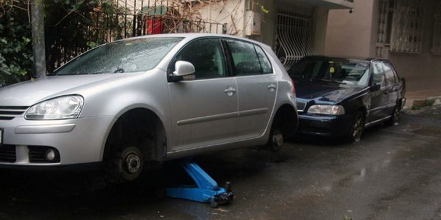 Sarıyer'de bir kişi 20 aracın lastiklerini bıçakladı