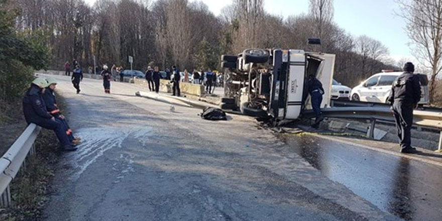 Zekeriyaköy’de kamyonet devrildi: 1 ölü, 2 yaralı