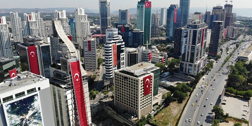 Maslak’taki plazalar Türk Bayrakları ile donatıldı 