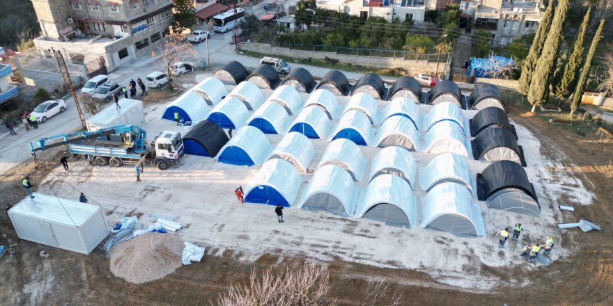 Sarıyer Belediyesi Hatay’da 3 çadır kent kurdu