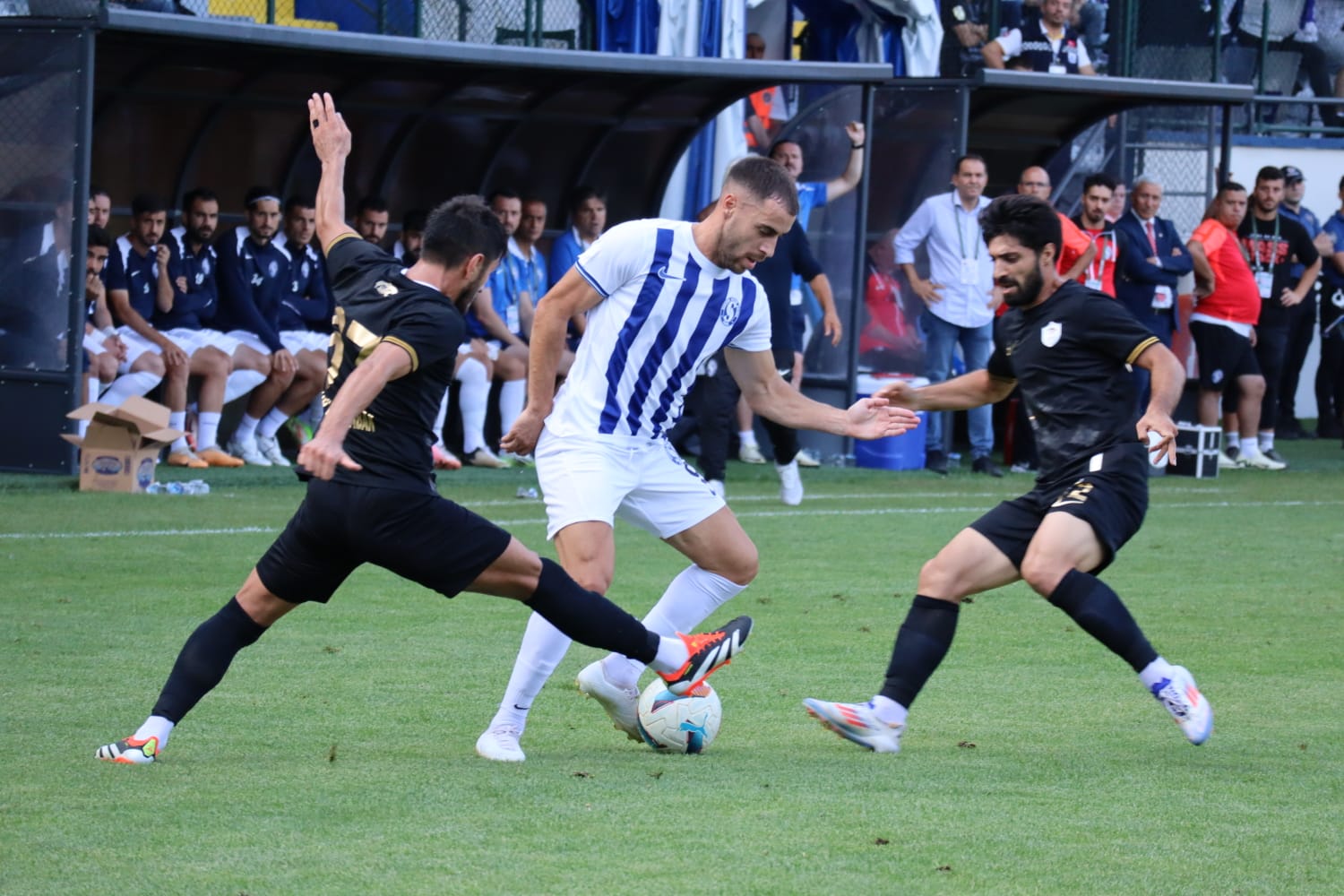 Sarıyer sahasında 1 puanı uzatmalarda kurtardı