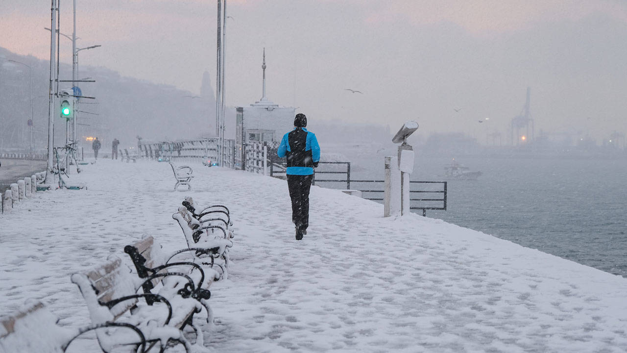 AKOM'dan İstanbul için uyarı: Fırtına, kar ve sağanak geliyor