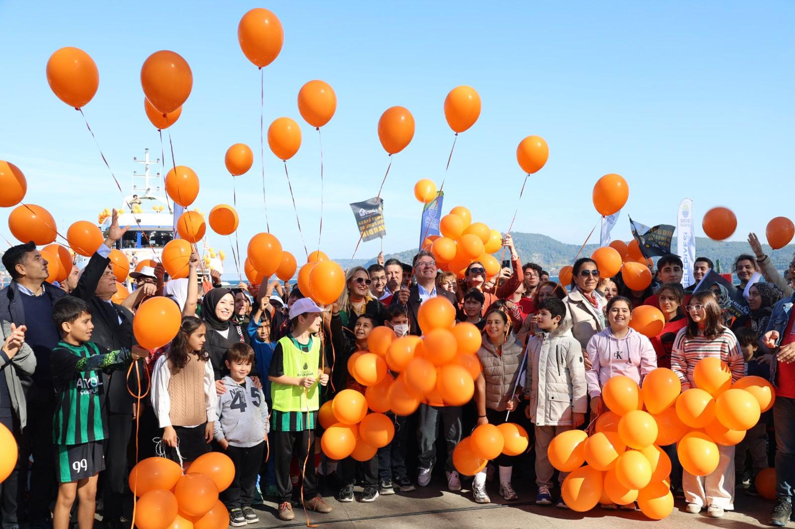 LÖSEVLİ ÇOCUKLAR İÇİN TURUNCU BALON UÇURULDU