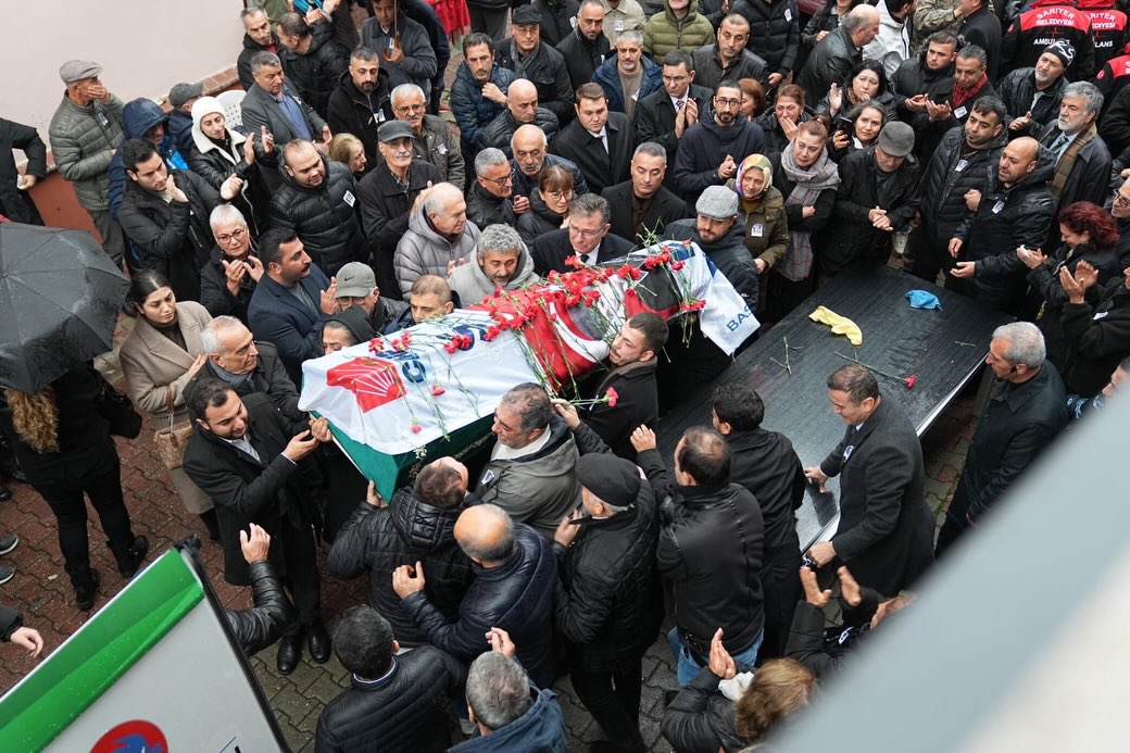 CHP’liler Ahmet’i gözyaşlarıyla uğurladı