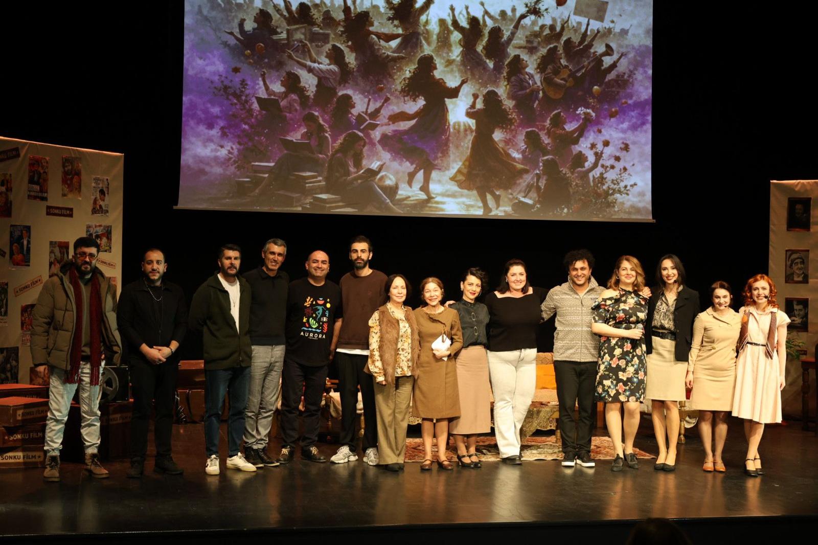 “BİRDEN BİZE” OYUNU BÜYÜK BEĞENİ TOPLADI