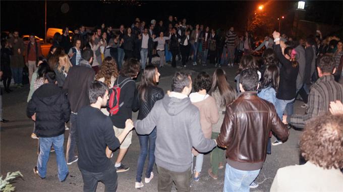 Koç Üniversitesi önünde protesto