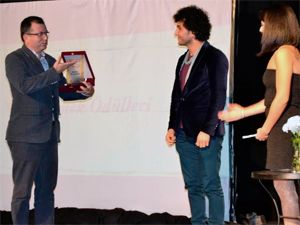 Tiyatro Gazetesi'nden Sarıyer'e 2 ödül