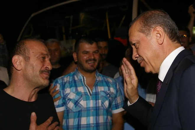 Erdoğan'dan minibüsçülere sürpriz ziyaret