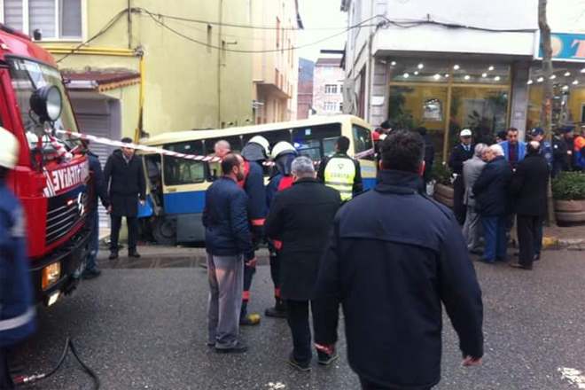 Sarıyer'de minibüs faciası: 1 ölü 14 yaralı