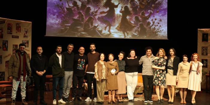 “BİRDEN BİZE” OYUNU BÜYÜK BEĞENİ TOPLADI